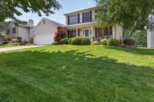 1324 Kenneth Dr, Bloomington, IL 61704 - Photo 2