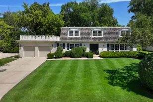 1434 Woodhill Dr, Northbrook, IL 60062 - Photo 1