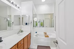 654 Astor Ln, Wheeling, IL 60090 - Photo 14