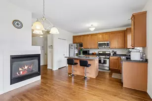 654 Astor Ln, Wheeling, IL 60090 - Photo 6