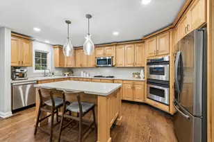827 Birch Ave, Downers Grove, IL 60515 - Photo 8