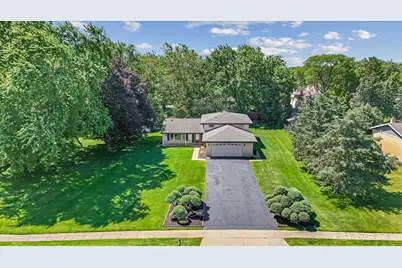 113 W Monterey Avenue, Schaumburg, IL 60193 - Photo 2