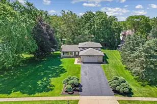 113 W Monterey Ave, Schaumburg, IL 60193 - Photo 2