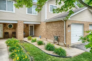 18 Forest Wood Ln, Park Forest, IL 60466 - Photo 2