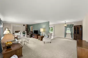 3S582 Behrs Circle Dr, Warrenville, IL 60555 - Photo 4
