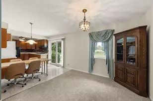 3S582 Behrs Circle Dr, Warrenville, IL 60555 - Photo 6