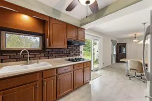 3S582 Behrs Circle Dr, Warrenville, IL 60555 - Photo 10