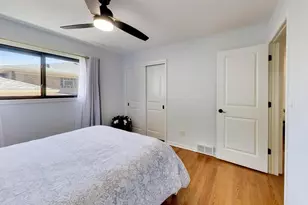 8864 E Prairie Rd, Skokie, IL 60076 - Photo 22