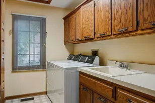 8701 Lake Ridge Dr, Darien, IL 60561 - Photo 24