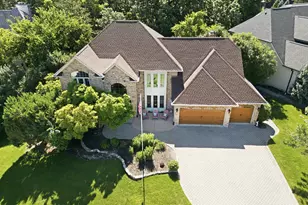 8701 Lake Ridge Dr, Darien, IL 60561 - Photo 2
