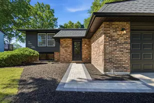 34 Berkshire Dr, Wheeling, IL 60090 - Photo 2