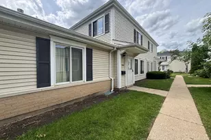 1353 Cove Dr, Prospect Heights, IL 60070 - Photo 2