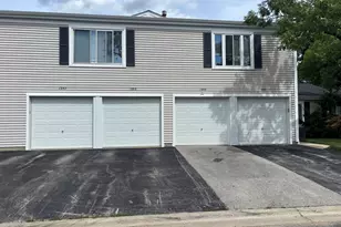 1353 Cove Dr, Prospect Heights, IL 60070 - Photo 1