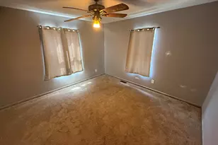 426 N Hickory St, Joliet, IL 60435 - Photo 8