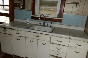 233 Buena Vista St, Paris, IL 61944 - Photo 4