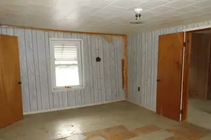 233 Buena Vista St, Paris, IL 61944 - Photo 8