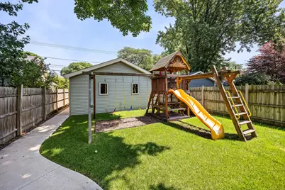2121 Pioneer Road, Evanston, IL 60201 - Photo 24