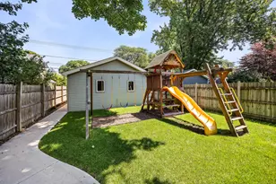 2121 Pioneer Rd, Evanston, IL 60201 - Photo 24