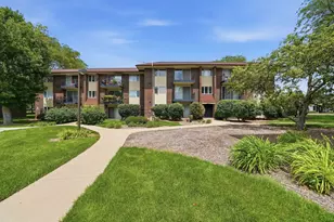 5S066 Pebblewood Ln, Naperville, IL 60563 - Photo 1
