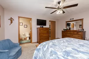 708 N Cherokee Ln, Pontiac, IL 61764 - Photo 24