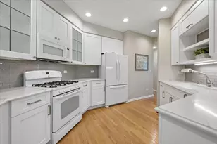 3042 Lexington Ln, Glenview, IL 60026 - Photo 12
