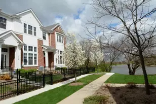 546 Grosvenor Ln, Aurora, IL 60504 - Photo 2