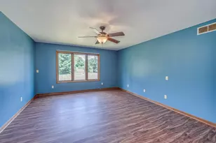 41W700 Lenz Rd, Elgin, IL 60124 - Photo 16