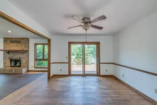 41W700 Lenz Rd, Elgin, IL 60124 - Photo 8