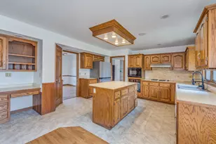 41W700 Lenz Rd, Elgin, IL 60124 - Photo 12
