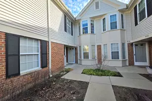 1914 Quaker Hollow Ln, Streamwood, IL 60107 - Photo 2