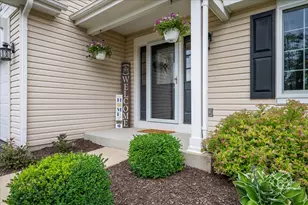 599 Ryegrass Cir, Aurora, IL 60504 - Photo 2