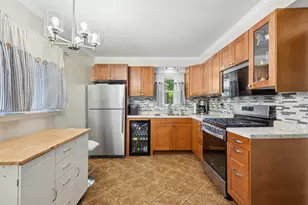 430 Navajo St, Park Forest, IL 60466 - Photo 4
