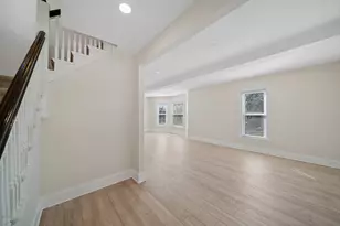 323 S Hale St, Wheaton, IL 60187 - Photo 12