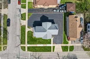 323 S Hale St, Wheaton, IL 60187 - Photo 6
