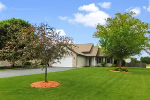 1633 Wildwind Ct, Rockton, IL 61072 - Photo 2