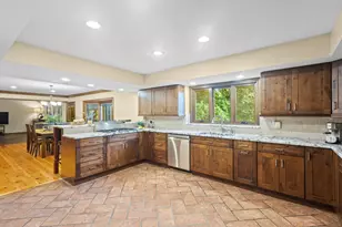 16 Old Barn Rd, Hawthorn Woods, IL 60047 - Photo 12