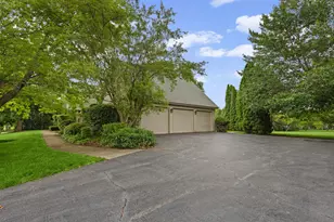 16 Old Barn Rd, Hawthorn Woods, IL 60047 - Photo 32