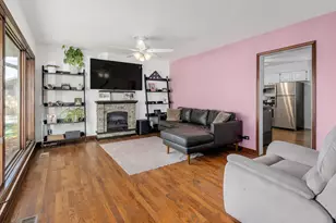 875 S York St, Elmhurst, IL 60126 - Photo 4