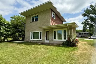 34 S River St, South Elgin, IL 60177 - Photo 2