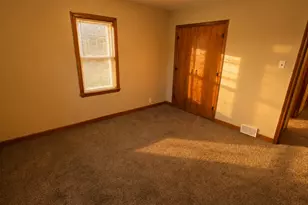 320 De Soto St, Ottawa, IL 61350 - Photo 6