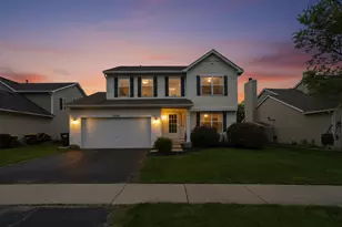 2432 Waterleaf Ln, Woodstock, IL 60098 - Photo 2