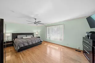 17W320 Scheel Dr, Willowbrook, IL 60527 - Photo 14