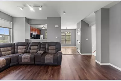 337 N Commerce Street, Aurora, IL 60504 - Photo 6