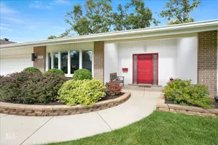 6509 Taylor Dr, Woodridge, IL 60517 - Photo 2