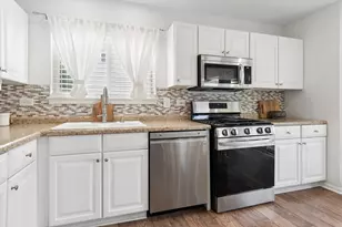 840 Violet Cir, Naperville, IL 60540 - Photo 6