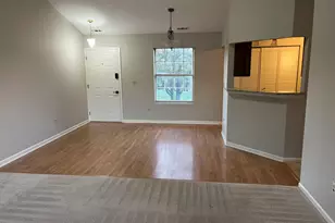 385 Sandhurst Cir, Glen Ellyn, IL 60137 - Photo 2