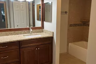 385 Sandhurst Cir, Glen Ellyn, IL 60137 - Photo 10