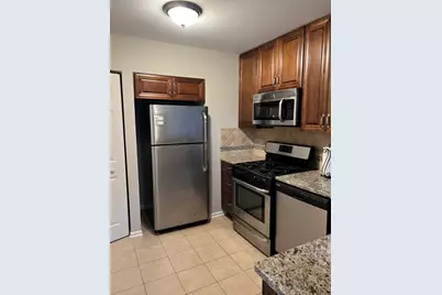 385 Sandhurst Circle #4, Glen Ellyn, IL 60137 - Photo 6