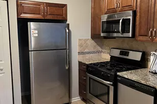 385 Sandhurst Cir, Glen Ellyn, IL 60137 - Photo 6