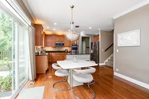 385 Post Oak Cir, West Chicago, IL 60185 - Photo 6